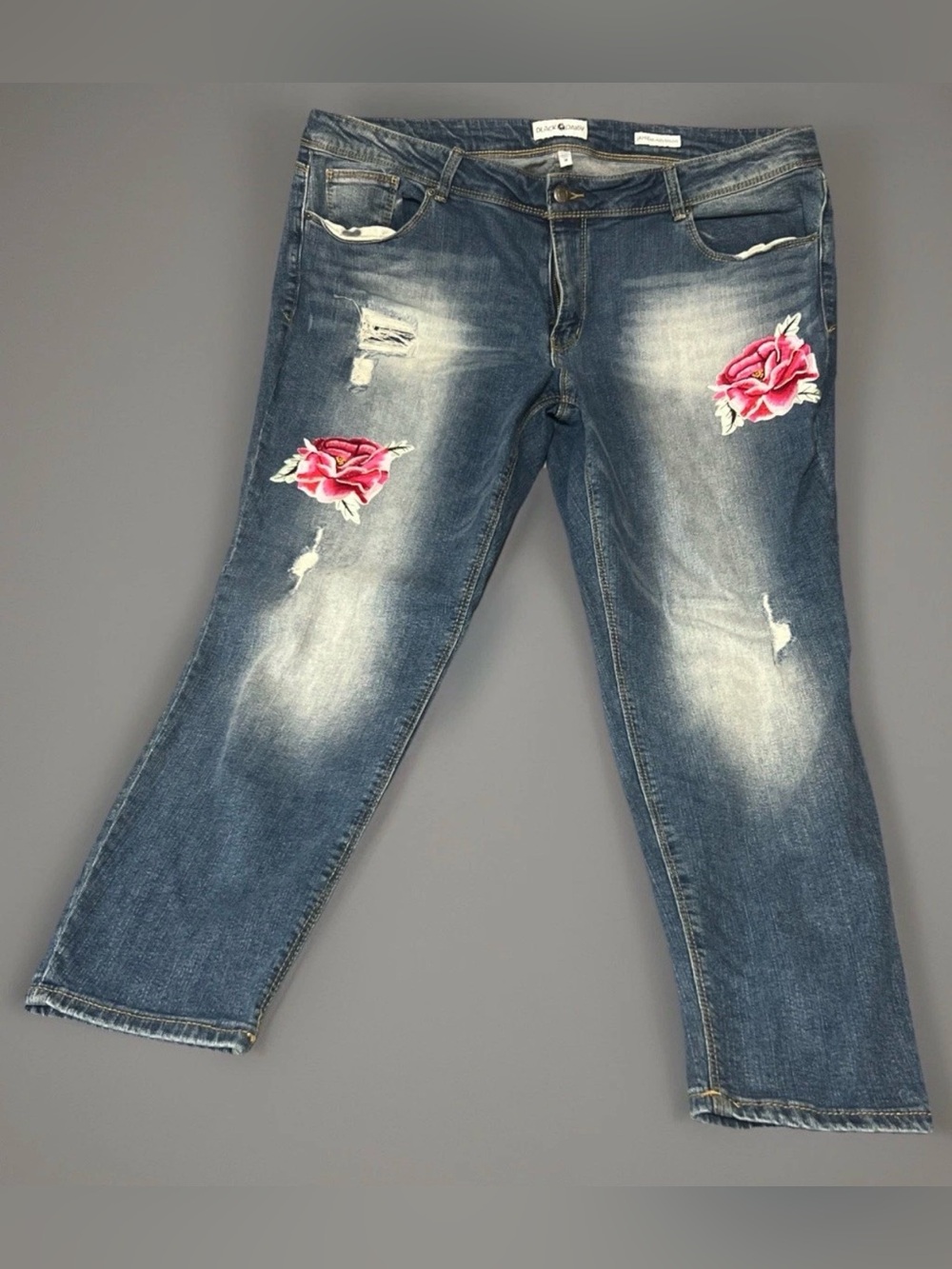 Black Daisy Jamie Relaxed Skinny Jeans Embroidered Roses Distressed Size 18 J06